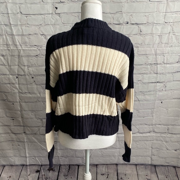 American Eagle Cropped Rugby stripe sweater - Picture 4 of 4